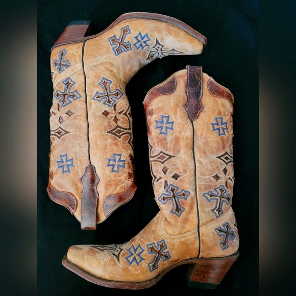 Corral Shoes - Women's Size 8 Corral Boots with Crosses